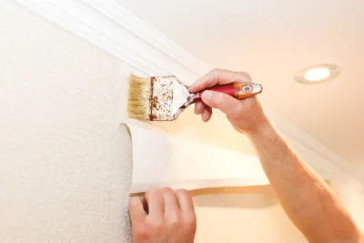 Pose de papier peint à Rezza — revêtements muraux et toiles de verre